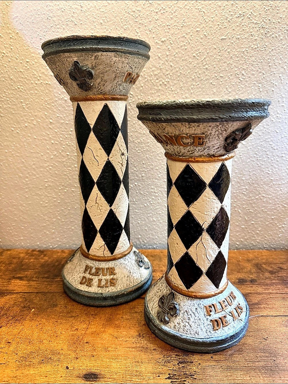 MANNChina Fleur-de-Lis Harlequin Diamond Pattern candleholders pair Black&cream